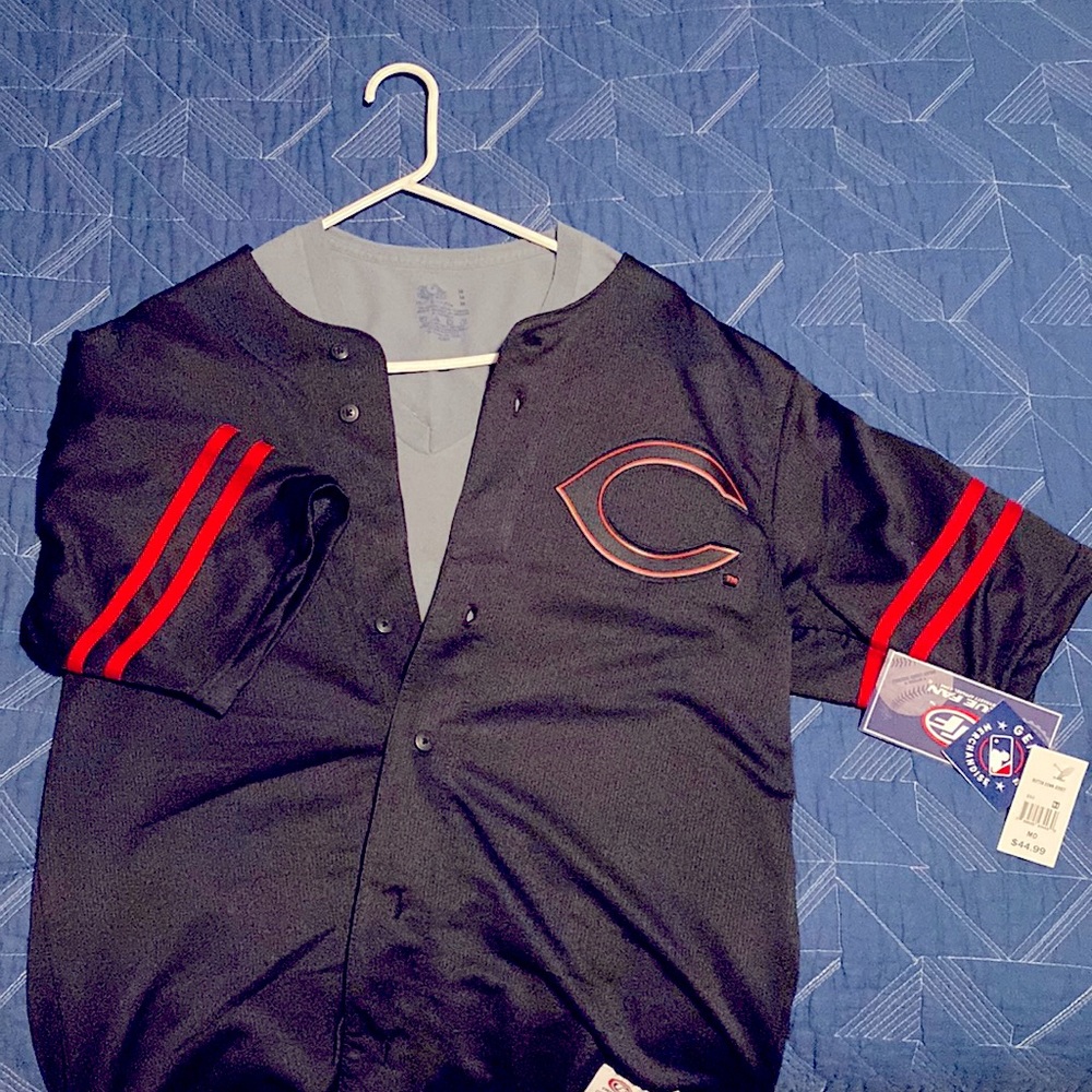 Brand new reds jersey and grey t shirt! Sizes medium!